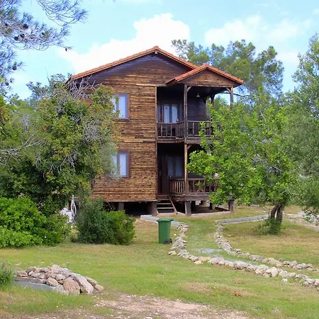 The Pine View Forest Houses & Restaurant & Pool Komi Kebir