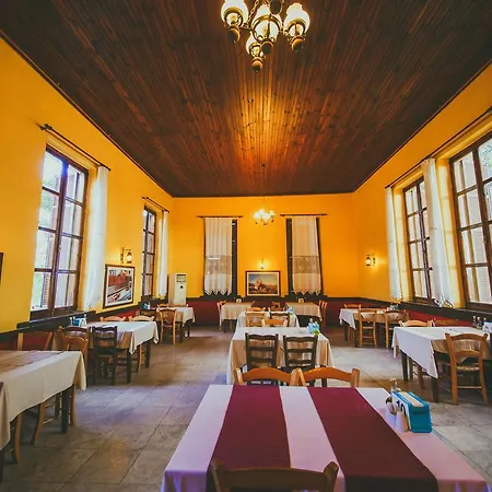 בית נופש The Pine View Forest Houses & Restaurant & Pool *