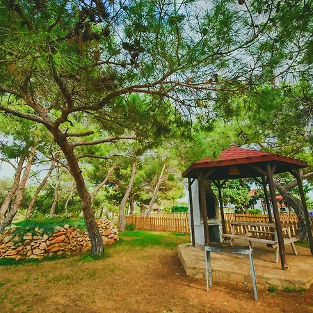 The Pine View Forest Houses & Restaurant & Pool בית נופש *