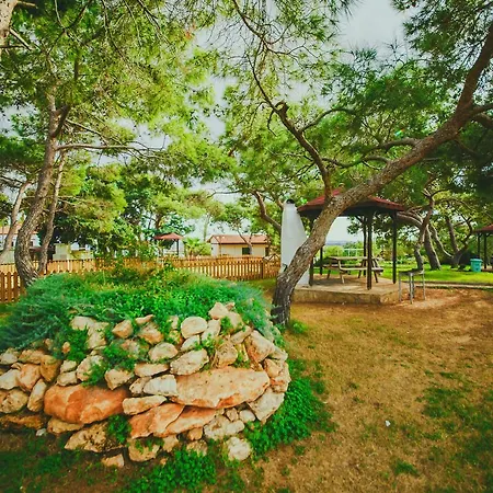 The Pine View Forest Houses & Restaurant & Pool בית נופש *