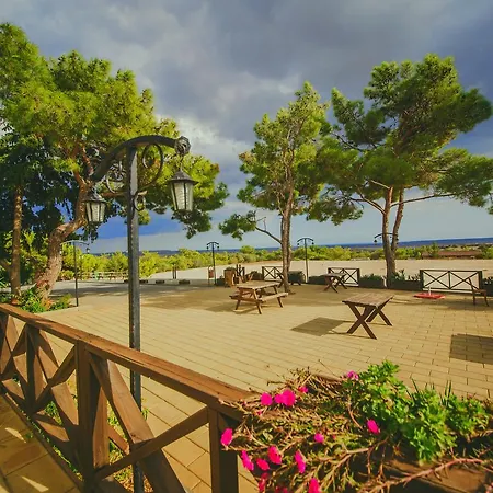 בית נופש The Pine View Forest Houses & Restaurant & Pool *
