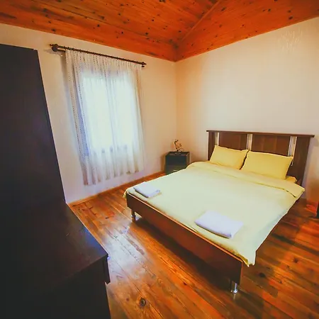 בית נופש The Pine View Forest Houses & Restaurant & Pool *